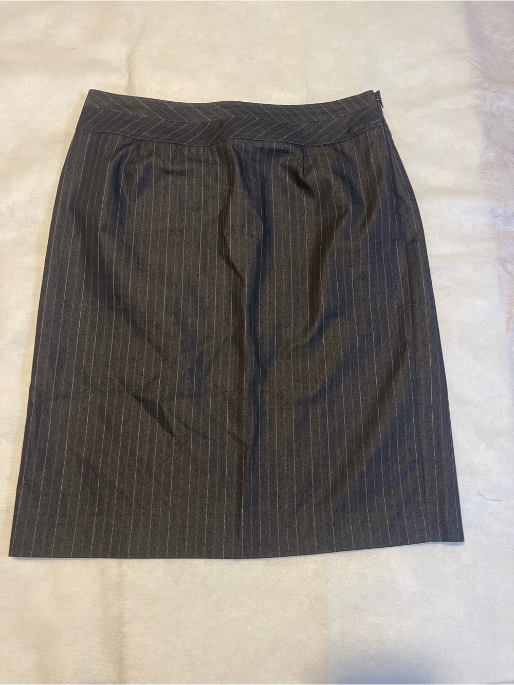 Josephine Chaus Gray Pinstripe Pencil Skirt 6 Petite Back Slit Workwear